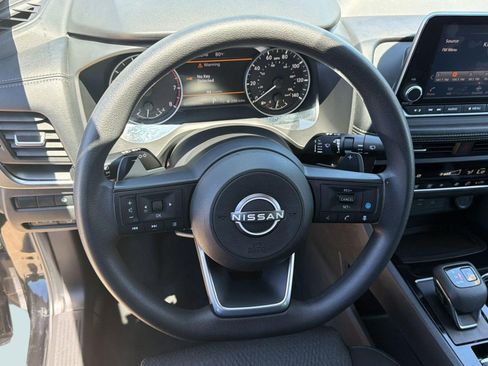 Used 2024 Nissan Rogue SV AWD/4WD image 16