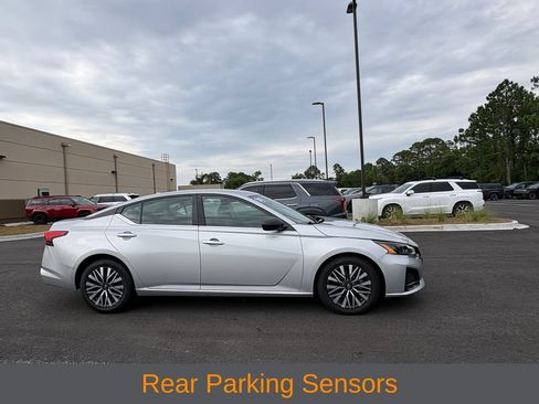 Used 2024 Nissan Altima 2.5 SV FWD image 6