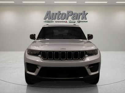 New 2026 Jeep Grand Cherokee Laredo w/ Trailer Tow Package