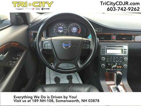 Used 2010 Volvo V70 R-Design image 15