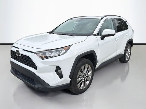 Used 2020 Toyota RAV4 XLE Premium image 7
