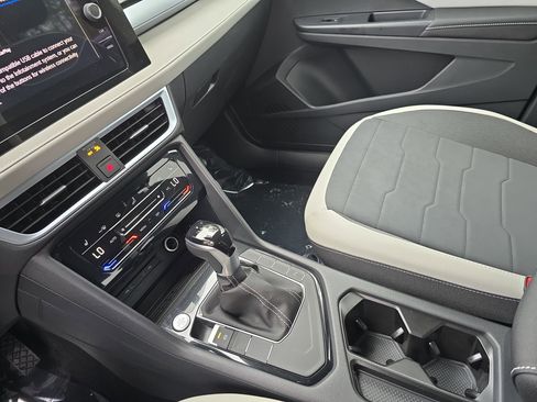 New 2026 Volkswagen Taos SE FWD image 23