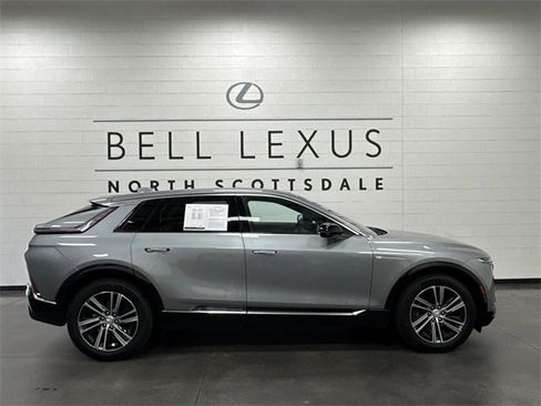 Used 2024 Cadillac Lyriq Luxury image 2