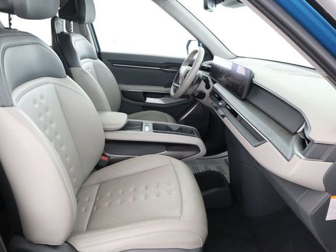 Used 2024 Kia EV9 Wind image 25