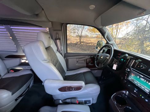 Used 2022 Chevrolet Express 2500 Extended w/ Enhanced Convenience Package image 52