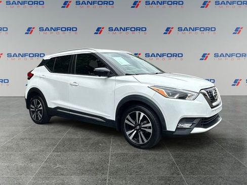 Used 2019 Nissan Kicks SR w/ SR Premium Package FWD image 7