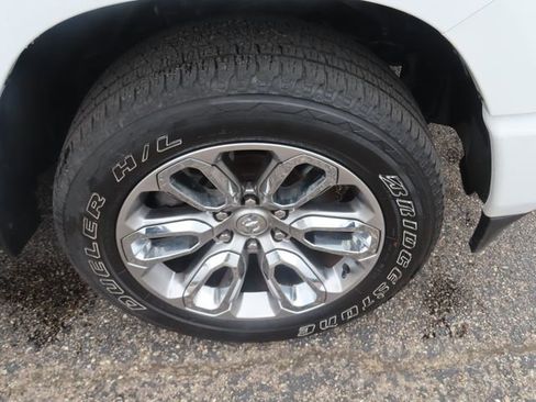 Used 2023 RAM 1500 Laramie AWD/4WD image 14