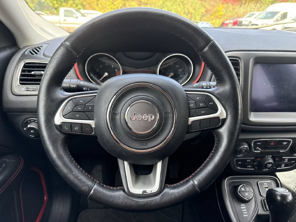 Used 2017 Jeep Compass Trailhawk w/ Leather Interior Group AWD/4WD image 14
