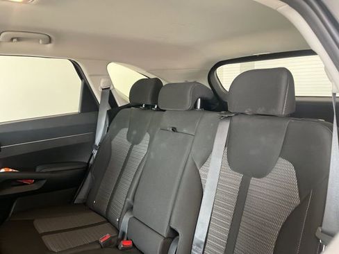 Used 2025 Kia Sorento LX image 11