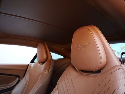 Used 2020 Aston Martin DB11 Coupe image 5