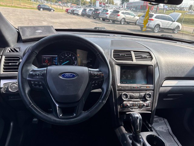 Used 2018 Ford Explorer XLT w/ Equipment Group 202A FWD image 16
