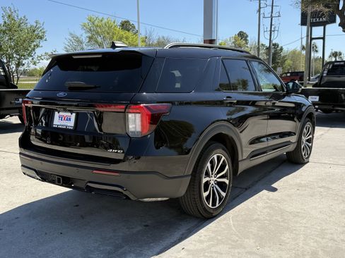 Used 2025 Ford Explorer ST-Line image 5