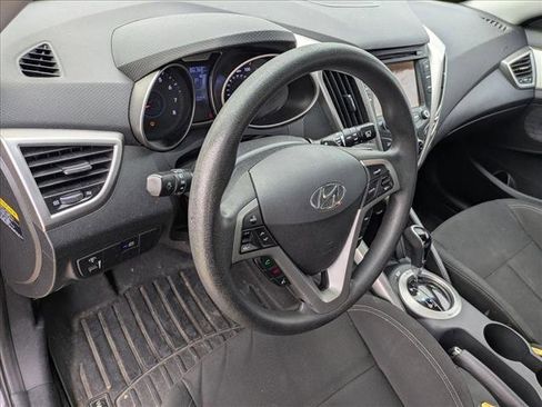 Used 2016 Hyundai Veloster image 7