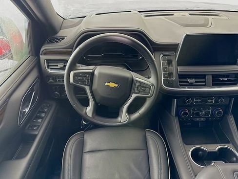 Used 2024 Chevrolet Suburban Premier image 25