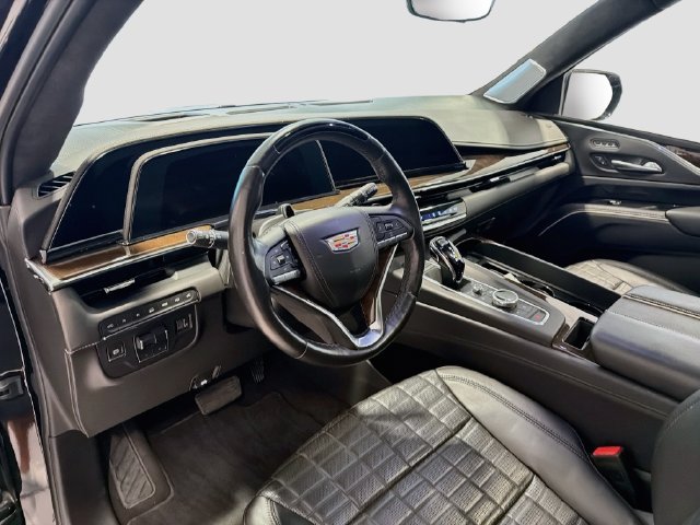 Used 2024 Cadillac Escalade Sport Platinum w/ LPO, ONYX Package AWD/4WD image 8
