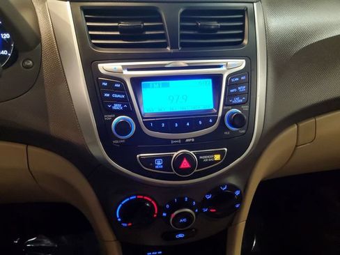 Used 2012 Hyundai Accent GLS FWD image 18