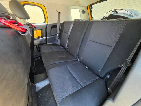 Used 2007 Toyota FJ Cruiser 4WD image 12