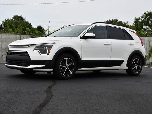 Used 2024 Kia Niro EX FWD image 3