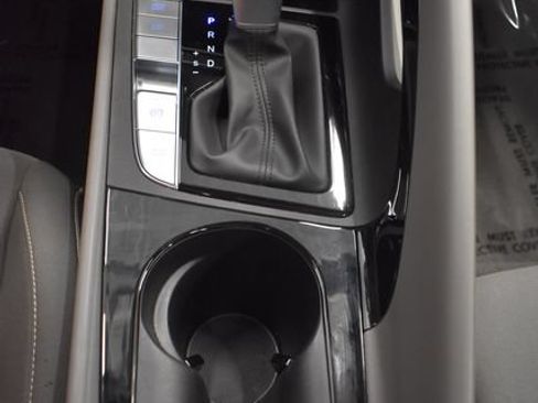 Used 2025 Hyundai Elantra SEL FWD image 30