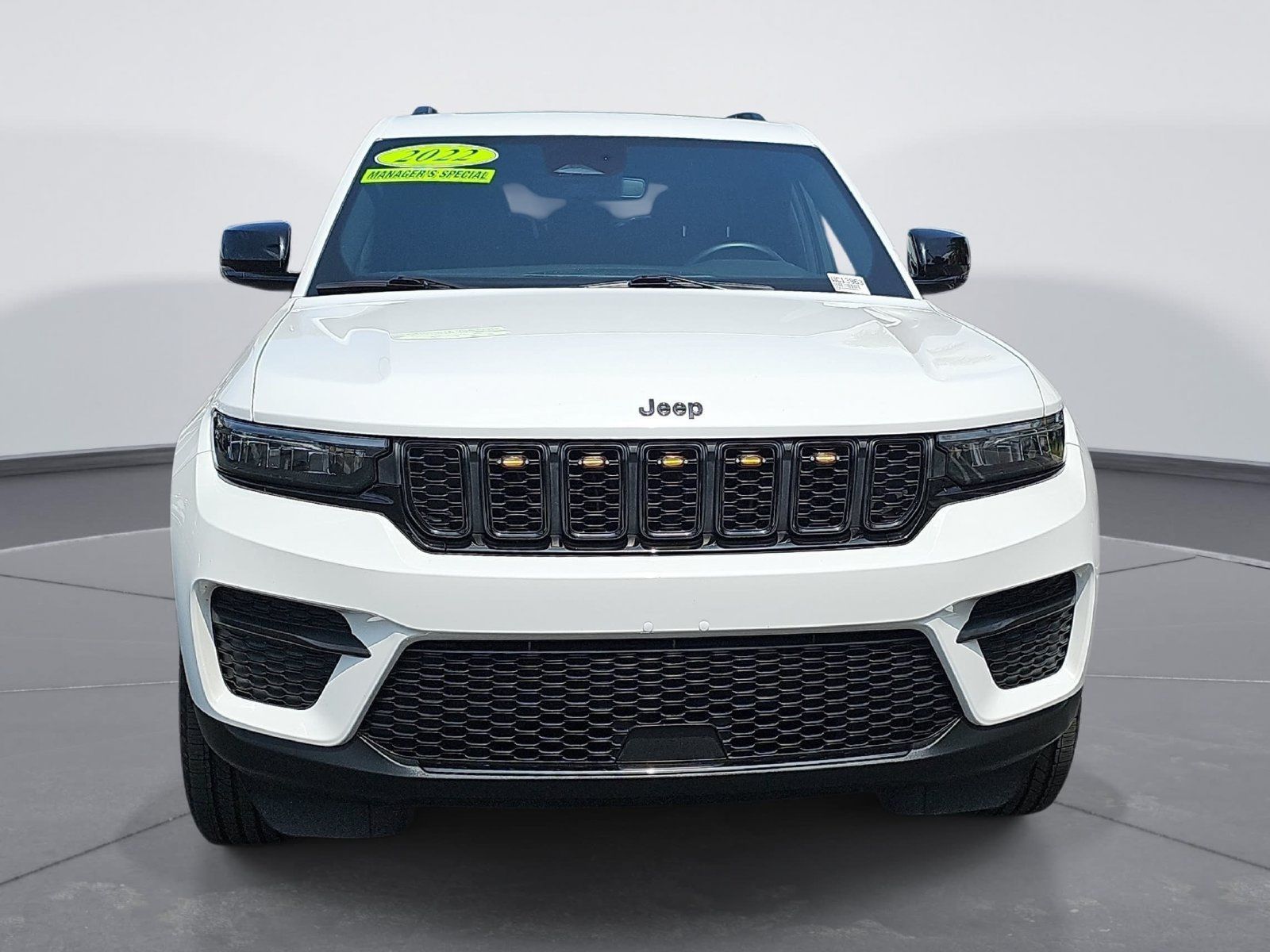 Used 2022 Jeep Grand Cherokee Altitude AWD/4WD image 8