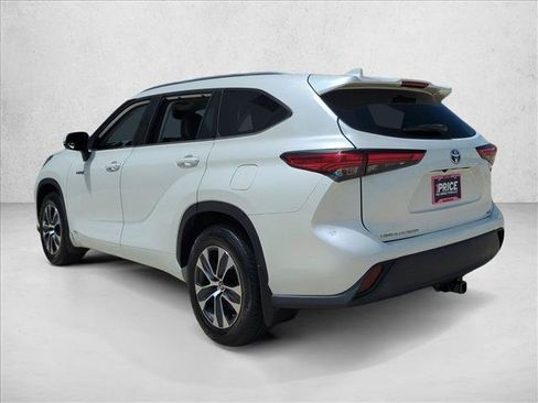 Certified 2020 Toyota Highlander XLE AWD/4WD image 8