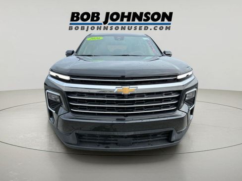 Used 2025 Chevrolet Traverse LT w/ Sun and Wheel Package AWD/4WD image 8