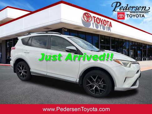 Used 2016 Toyota RAV4 SE image 1