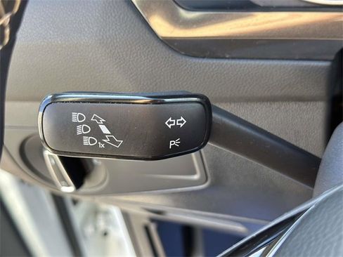 Used 2021 Volkswagen Tiguan SE w/ Panoramic Sunroof Package image 27