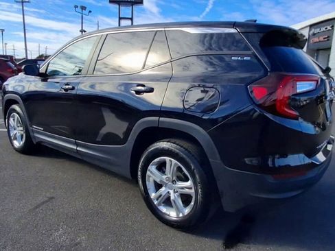 Used 2022 GMC Terrain SLE image 4