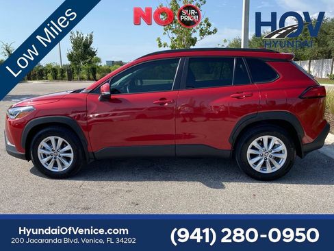 Used 2024 Toyota Corolla Cross LE w/ Moonroof Package FWD image 39