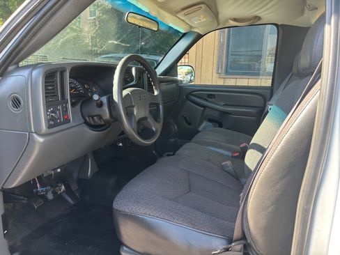 Used 2006 GMC Sierra 2500 W/T RWD image 7