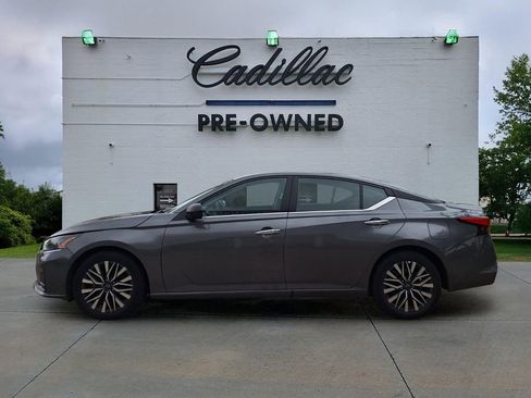 Used 2025 Nissan Altima 2.5 SV FWD image 6