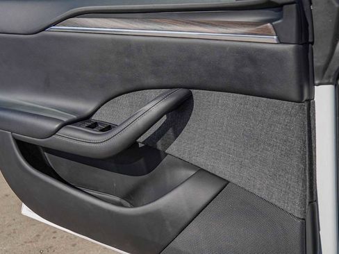 Used 2022 Tesla Model S image 21