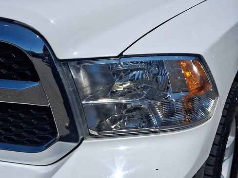Used 2022 RAM 1500 Classic SLT AWD/4WD image 9
