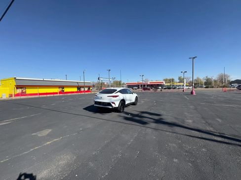 Used 2025 Buick Envista Sport Touring image 9