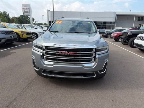 Used 2023 GMC Acadia SLT w/ Preferred Package AWD/4WD image 2