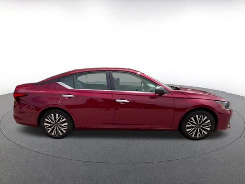 Used 2025 Nissan Altima 2.5 SV FWD image 15