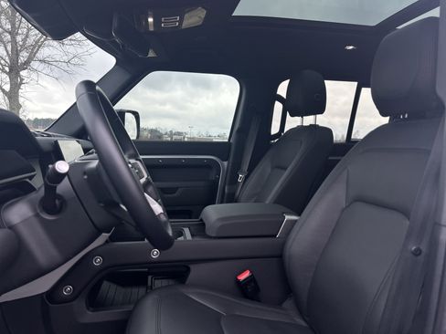 Used 2024 Land Rover Defender 130 S image 24