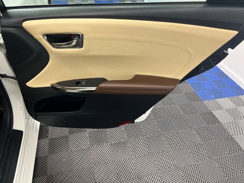 Used 2017 Toyota Avalon XLE Premium image 17