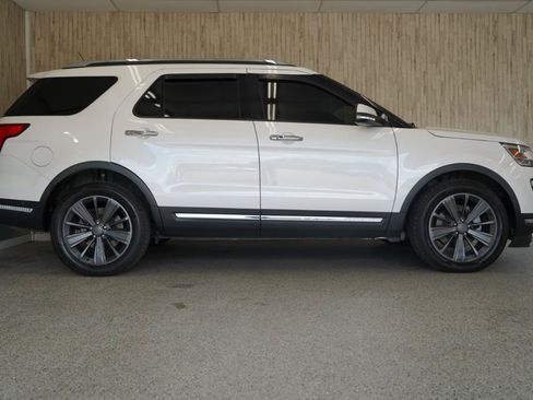 Used 2019 Ford Explorer Limited w/ Ford Safe & Smart Package AWD/4WD image 6