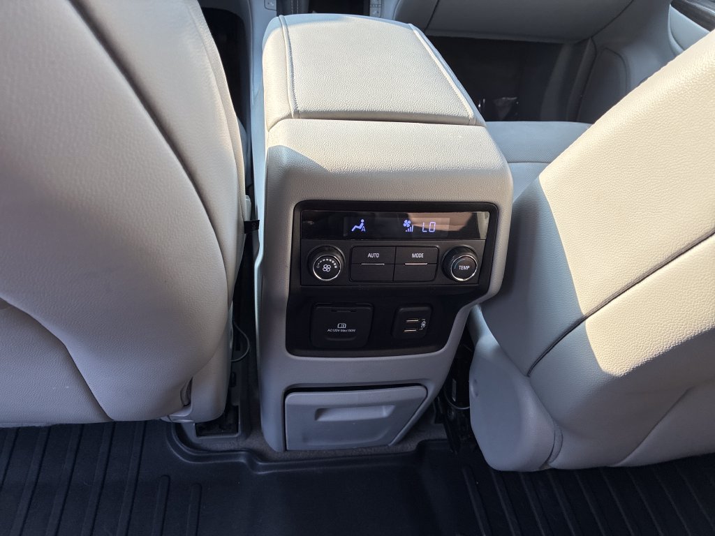 Used 2018 GMC Acadia SLT FWD image 20