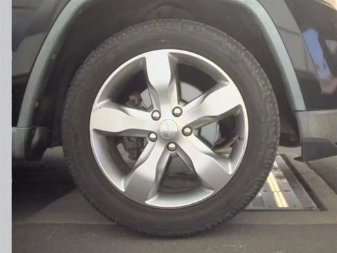 Used 2011 Jeep Grand Cherokee Overland w/ Mopar Chrome Edition Group image 10