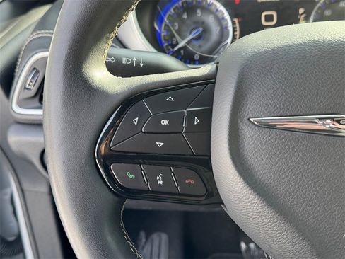 Certified 2022 Chrysler Pacifica Touring-L w/ S Appearance Package image 15