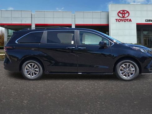 New 2026 Toyota Sienna XLE AWD/4WD image 4