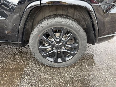 Used 2022 Jeep Grand Cherokee Laredo X image 34