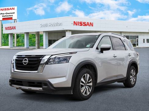 Certified 2025 Nissan Pathfinder SL AWD/4WD image 2