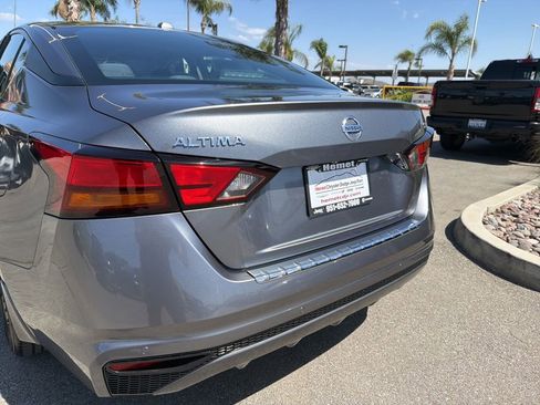 Used 2022 Nissan Altima 2.5 SV FWD image 13