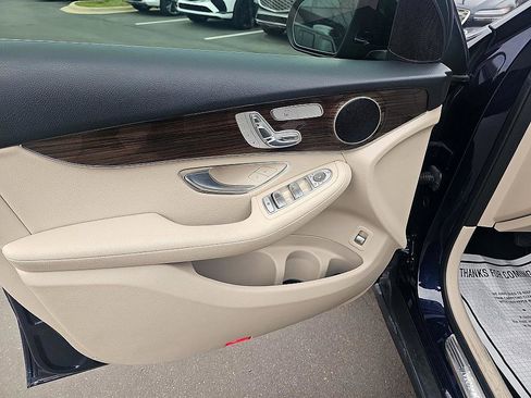 Used 2019 Mercedes-Benz GLC 300 4MATIC image 10