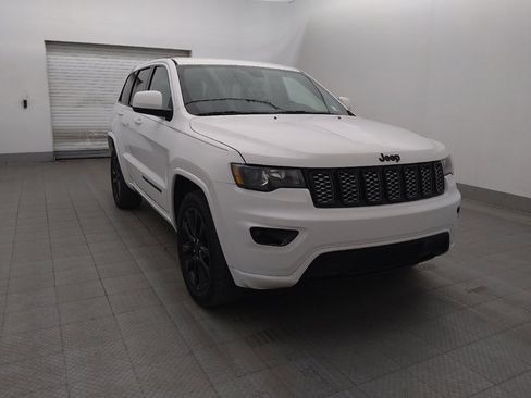 Used 2019 Jeep Grand Cherokee Altitude RWD image 13