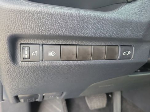 Used 2023 Toyota RAV4 XLE Premium image 31